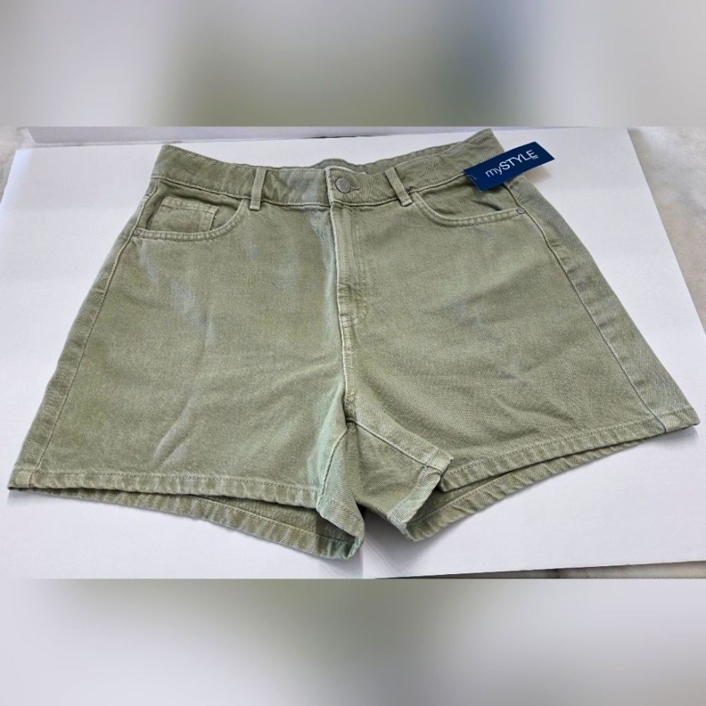 NWT Women's Sage Green Jean Shorts, Comfortable, Size 12, Front Zipper & Pockets